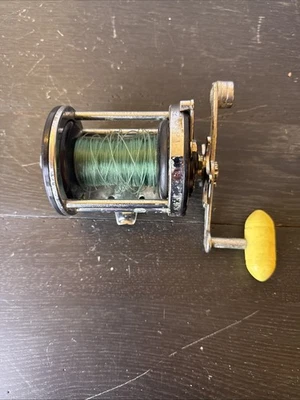 Vintage Penn Surfmaster No.200 Baitcasting Reel - Image 1 of 4