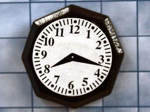 Reloj de pared ornamental octogonal casa de muñecas no funciona escala 1:12 KA281 tumdee - Imagen 1 de 6