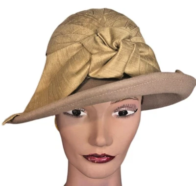 Sombrero Whittall & Shon Diseñador Derby/Iglesia Púrpura Ala Ancha con Lazo Foto 1 de 4