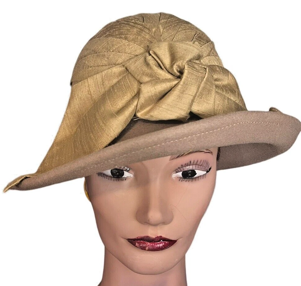 Sombrero Whittall & Shon Diseñador Derby/Iglesia Púrpura Ala Ancha con Lazo Foto 1 de 4