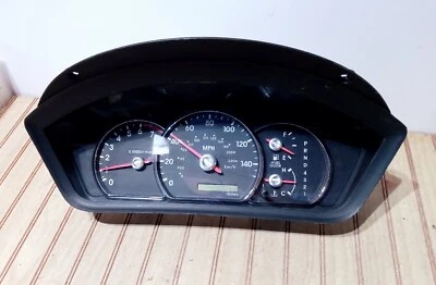 2007 Mitsubishi Endeavor Instrument Gauge Cluster 200.300 mi., ID 8100A346 FABRICANTE DE EQUIPAMENTO ORIGINAL  - Imagem 1 de 4