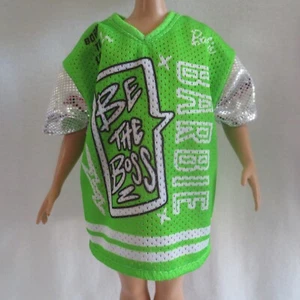 ¡NUEVO! 2022 Barbie Extra Deportiva Muñeca Curvilínea Verde Vestido Túnica Prenda para el torso ~ Ropa - Imagen 1 de 7