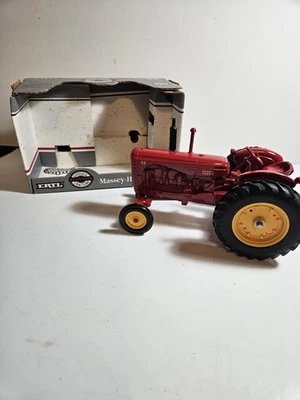 1/16 Massey-Harris 55 Ertl 1993 Made In USA - Image 1 of 4