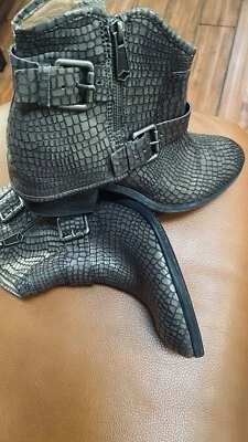 Donald Pliner Dalis Bootie GrayPython Western Couture Collection Sz9.5 NWOB - Image 1 of 4