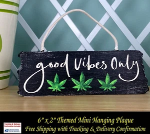 Letrero colgante Good Vibes solo con tema de hojas de maceta de 6" x 2" pintado a mano - Imagen 1 de 4