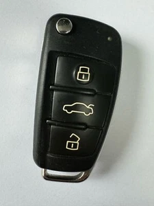 ORIGINAL AUDI 3 TASTEN FERNBEDIENUNG KLAPPSCHLÜSSEL ANHÄNGER A3 S3 TT ETC GETESTET 8V0837220 - Bild 1 von 4