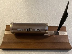Perpetual Desk Calendar Vintage Pull Twist Knob Wood Base Pen Holder Date Change - Picture 1 of 10