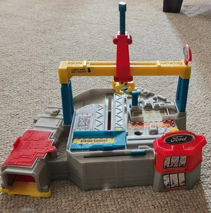 VINTAGE Hot Wheels City World Ford Auto Assembly Playset! - Picture 1 of 14