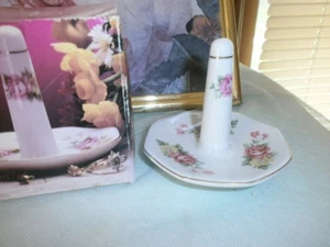 Retro Valmont Collection Floral Porcelain Ring Holder in Original Box - Picture 1 of 3