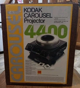 Proyector de diapositivas de carrusel Kodak 4400 de colección PROBADO FUNCIONA caja original 140 bandeja deslizante - Imagen 1 de 23