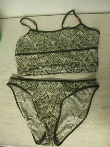 Women's B.U.M. Equipment Bikini Bathing Suit Green & White Paisley Size 13/14 - Picture 1 of 6