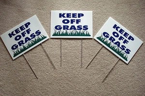 3 KEEP OFF GRASS 8"X12" Plastic Coroplast Signs with Stakes NEW - Picture 1 of 1