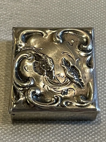 Antique Sterling Silver Repousse Art Nouveau Gilt Washed Interior Snuff Box Cover