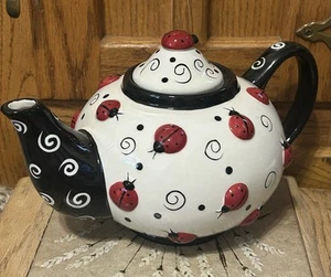 Marienkäfer Teekanne Burton und Burton Swirls Keramik weiß schwarz rot - Bild 1 von 18