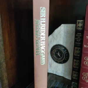 Classic Adventures_Sir H. Rider Haggard_Ayesha & Benita_HCnoDJ_1986_Very Good - Imagen 1 de 10