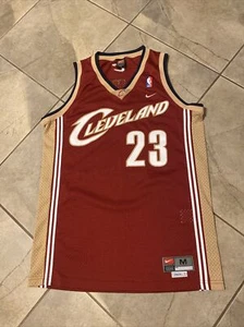 VTG Lebron James Nike Jersey Men M Stitch NBA Cavaliers Cleveland Basketball - Picture 1 of 7