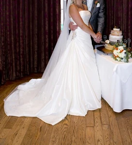 Pronovias wedding dress - Picture 1 of 19