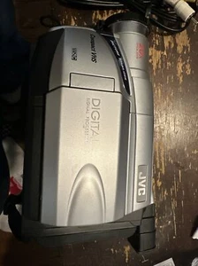 JVC GR-AXM18U VHS-C Camcorder Includes, Case, Charger Av Cord, Lens Cap - Picture 1 of 7