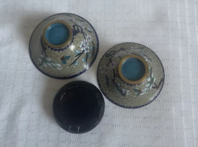 Preciosa caja de baratijas con soporte cubierta de cloisonné chino vintage Foto 1 de 4