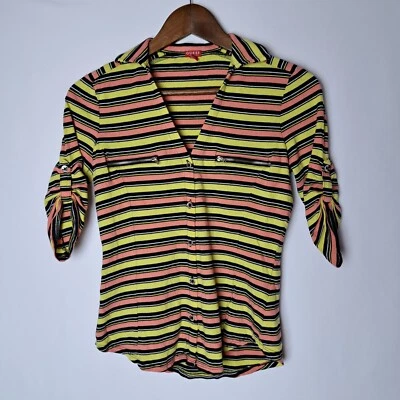Camisa Guess para mujer pequeña multicolor con botones cuello en V manga corta a rayas Foto 1 de 4
