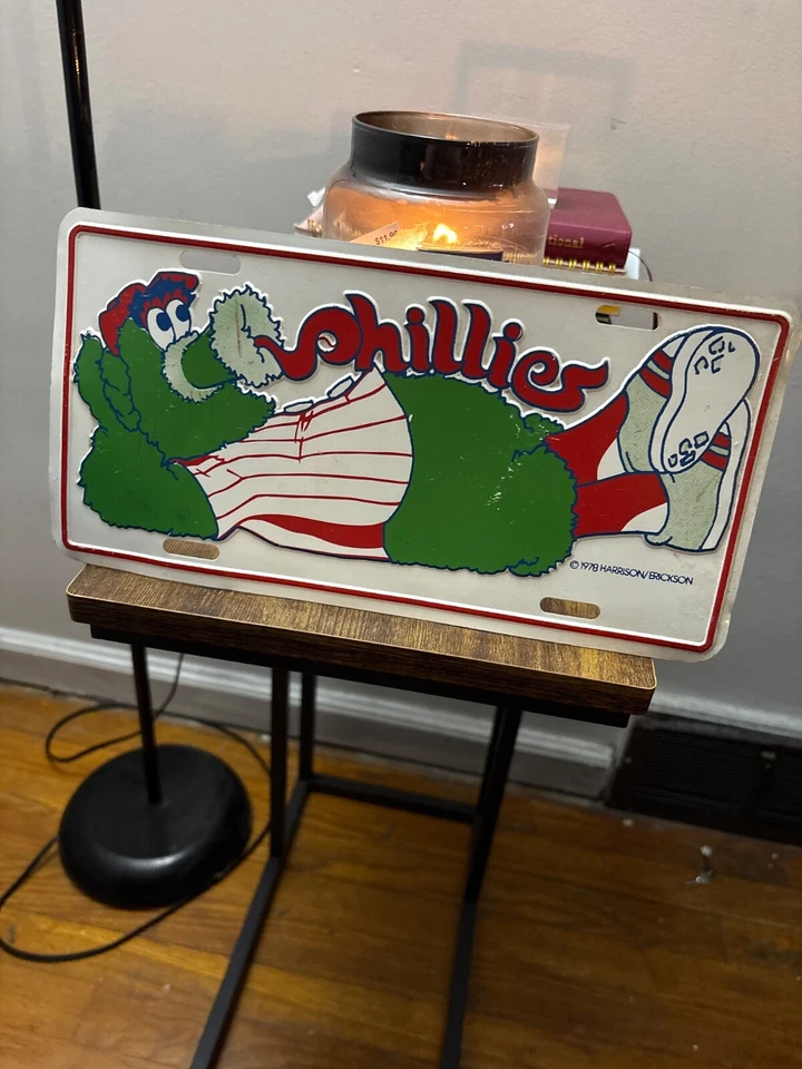 Placa de licença de metal vintage Philadelphia Phillies Phanatic 1978 rara! - Imagem 1 de 3