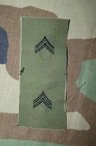 RARO Cuerpo del Ejército de Estados Unidos CPL / E-4 Insignia Coser BDU OD Verde - Imagen 1 de 1