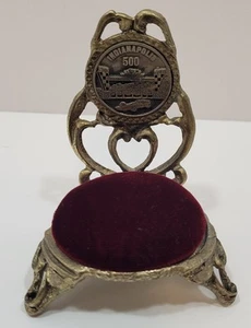 Vintage 3 1/4" Indianapolis 500 Nadelkissen Stuhl Erinnerungsstücke - Bild 1 von 8