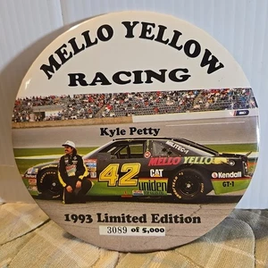 6" #42 KYLE PETTY MELLO YELLOW RACE BUTTON 1993 LE #3089/5,000 (NOT PERFECT) - Picture 1 of 17