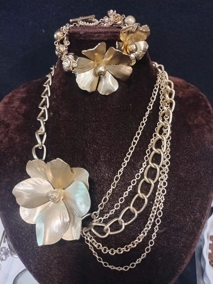 Vintage Jessica Simpson Floral Gold tone Necklace And Bracelet Set - Image 1 of 4