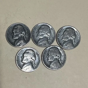✅ (5 Stück) 1942-1945 Kriegszeit 35% WWII Jefferson Krieg Silber Nickels gemischt B7 - Bild 1 von 2