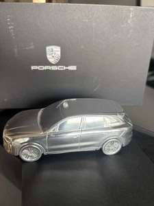 Fermacarte modello Porsche Cayenne Turbo  in alluminio cromato - Foto 1 di 5