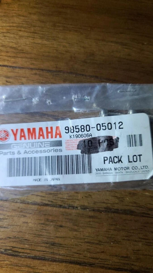 Parafuso de cabeça de panela YAMAHA OEM genuíno novo 98580-05012 QTD 2 - Imagem 1 de 4