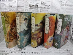 The Romance Treasury Association Lot of 5 Books/ Package 2 - Foto 1 di 12