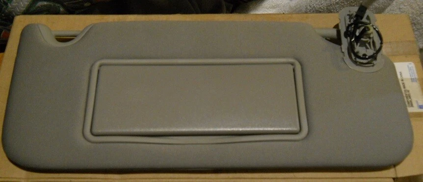 NOS 2004-05 雪佛兰迈锐宝 2008 庞蒂亚克 G6 右握灰色遮阳带镜面灯 — 第 1/1 张图片