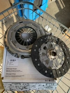 AUDI A4 A5 Q5 TFSi 2.0TDi CLUTCH KIT 0B1141015D GENUINE AUDI NEW 0B1141015D - Picture 1 of 2