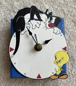 Sylvester And Tweety Bird Warner Brothers Store Magnetic Clock 1998 Looney Tunes - Picture 1 of 4