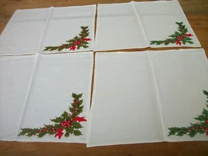 Vintage Christmas Placemats Set of 4 Holly & Berry Print Table Linens - Picture 1 of 10