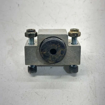 Bloque, tope de brazo pivote trasero - Polaris Classic 500 1997 Foto 1 de 4