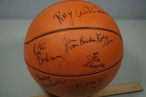 Baloncesto firmado 9x Autos Ray Williams Larry Brown Buck Williams Otis Birdsong - Imagen 1 de 15