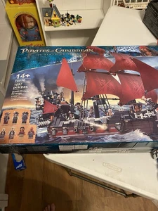Pirates of the Caribbean: Queen Anne's Revenge Build Blocks - Picture 1 of 1