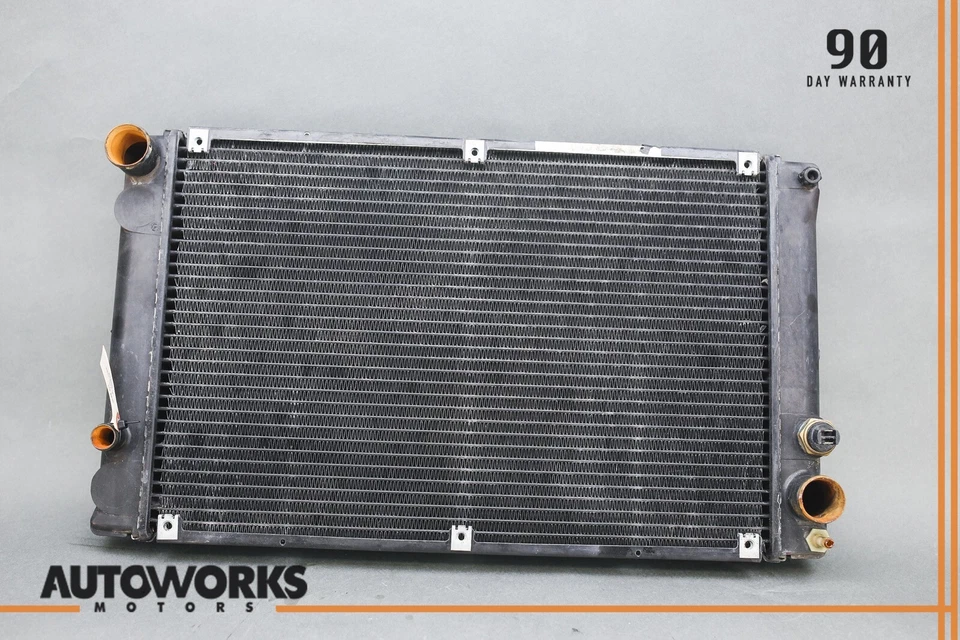 Conjunto de radiador de motor 83-87 Porsche 944 2,5 L 51975164M10 OEM Foto 1 de 4