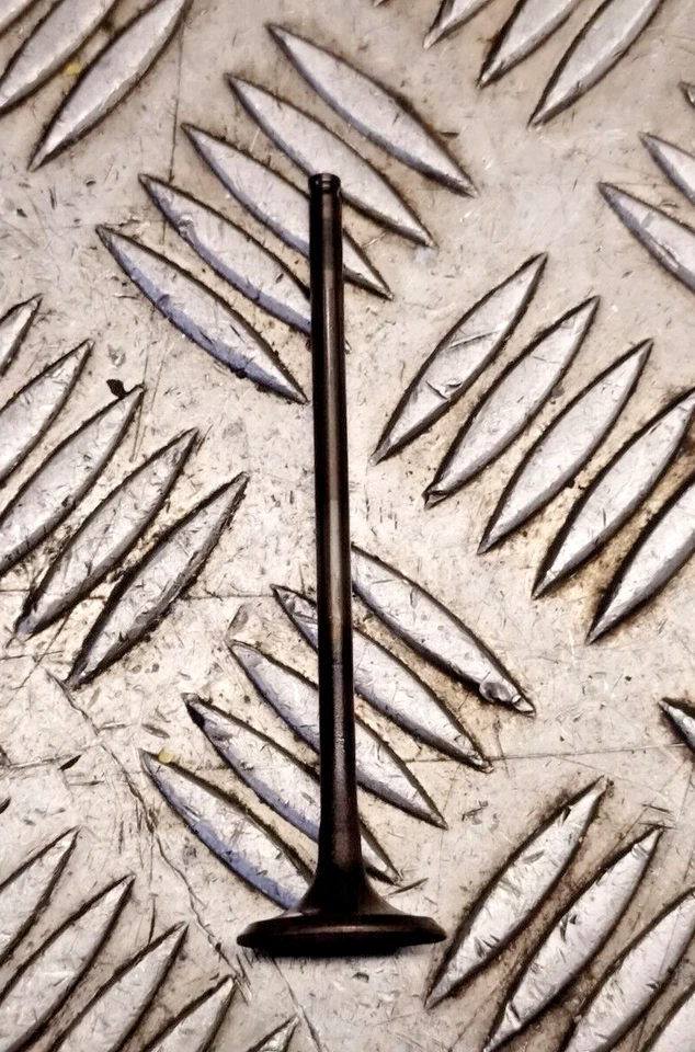 HONDA CB600F HORNET 2007 07 12 CULATA VÁLVULA ESCAPE CBR600RR Foto 1 de 1