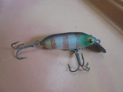 Señuelo de pesca vintage Rinehart Jinx verde con barras rojas escala de pescado cabeza verde Foto 1 de 3