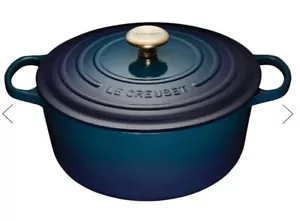 Hierro fundido Le Creuset Signature 5,5 qt. Horno Holandés, Agave (Perilla Dorada)- Totalmente Nuevo - Imagen 1 de 5