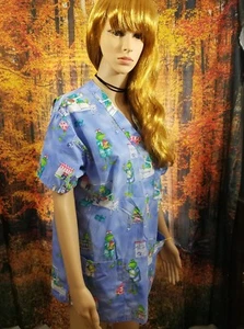 Peaches Scrub Top Short Sleeve Multi color Frogs Women Size M - Picture 1 of 6