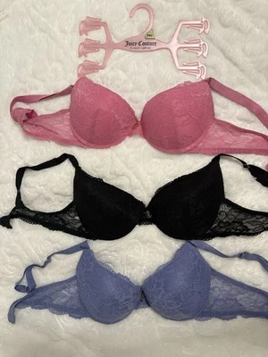 Sujetador push-up Juicy Couture de encaje para mujer 34C negro, rosa y púrpura con dije Foto 1 de 3