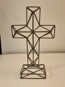 Decoración de cruz de pie de metal 3D marrón - Imagen 1 de 8
