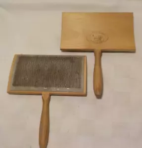 Pair of Clemes & Clemes Wool Hand Carders Carding Brush Paddles, Curved Back - Picture 1 of 3