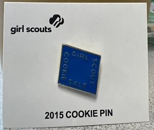 Nuevo Girl Scouts Cookie Selling "2015 COOKIE PIN" Azul Oscuro GS Cookie Seller - Imagen 1 de 2
