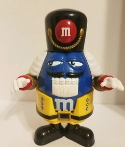 Dispensador de caramelos Cascanueces M&M's azul con pantalones amarillos edición limitada vacaciones - Imagen 1 de 4